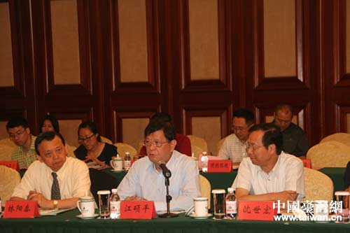 兩岸城市綠色環保產業合作交流座談會在青島召開 兩岸城市綠色環保產業合作交流座談會在青島召開