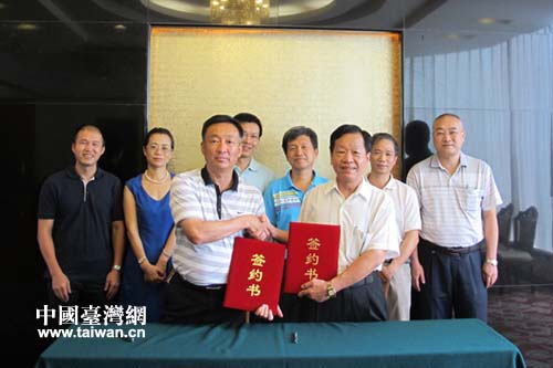 7月14日,廣州市臺聯與臺南市兩廣同鄉會簽署友好社團協議書 7月14日,廣州市臺聯與臺南市兩廣同鄉會簽署友好社團協議書