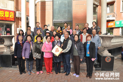 參訪團在淸芷園小區參觀 參訪團在淸芷園小區參觀