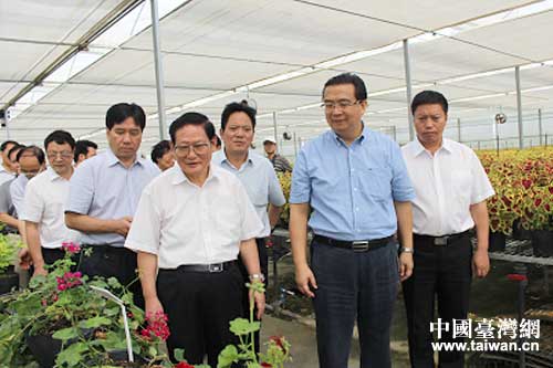 貴州省委常委、統戰部長劉曉凱部長一行考察臺金公司種苗植大棚