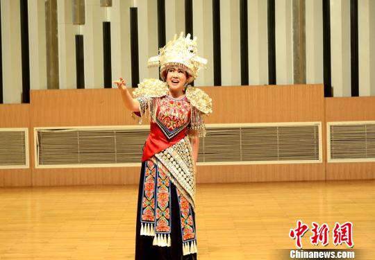 美女演唱極具湖南特色的民間山歌!⌒熳靠 攝