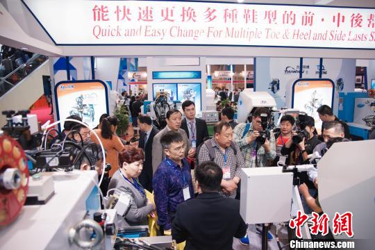 “體博會”臺灣館大受歡迎�！±钅宪� 攝