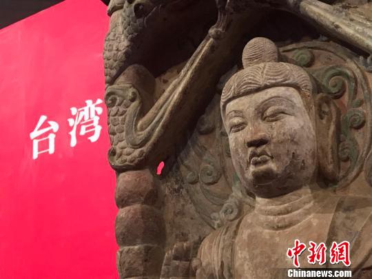 鄧峪石塔位于山西省榆社縣鄧峪村,是中國古代石刻藝術精品。1996和1998年,塔剎和塔身先后被盜!『 攝