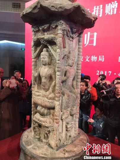 鄧峪石塔雕刻于唐開元八年(公元720年),高3.2米,圓座方柱形,自下而上由底座、塔身、塔檐(帶平座)、塔剎四部分套合而成!『 攝