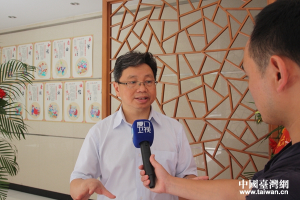 全國臺聯副會長楊毅周接受媒體采訪。