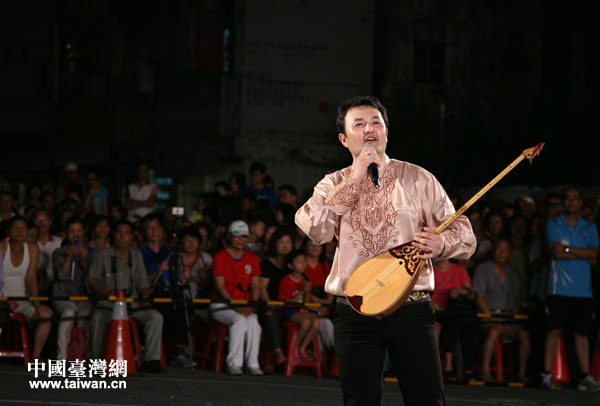 由中央民族大學大學生帶來的哈塞克民歌《我的花兒》應邀在主舞臺進行演出，悠揚深情的演唱，贏得了滿堂喝彩
