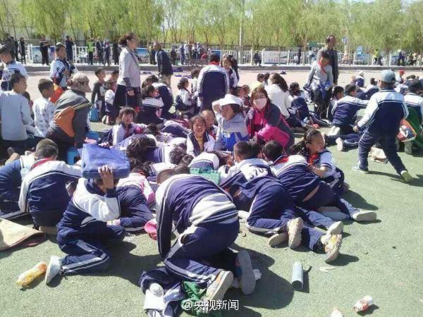 小學開運動會場地突發龍卷風 學生被卷起數米高