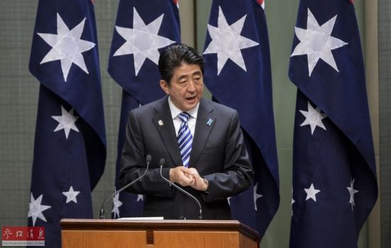 資料圖:7月8日,在澳大利亞首都堪培拉,到訪的日本首相安倍晉三在議會大廈發表演講。