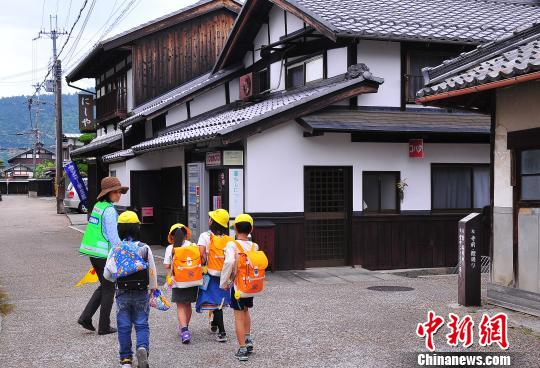 圖為東近江市五箇莊地區的“近江商人”傳承老屋街區!⊥踅 攝