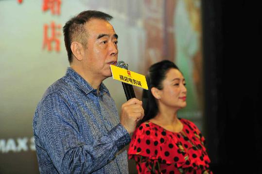 導演陳凱歌與制片人陳紅為電影《道士下山》宣傳