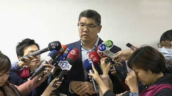 先前被問到是否競逐2016“立委”，連勝文表示，先助黨站起，暫無考慮