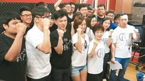 洪秀柱開展網絡空戰蔡英文搶攻超高齡團體（圖）