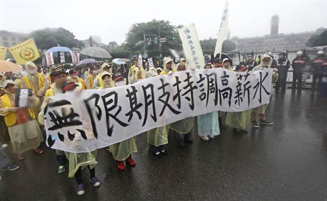 臺作家批綠:執政時薪資成長率差藍10倍 憑什么譏藍?