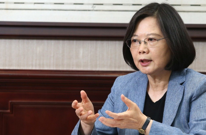 蔡英文執政周年聲望墜崖式下滑 不滿意度攀升到5成