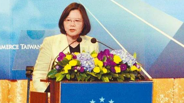 蔡英文滿意度低怪人民？羅智強酸：不會開船嫌溪灣