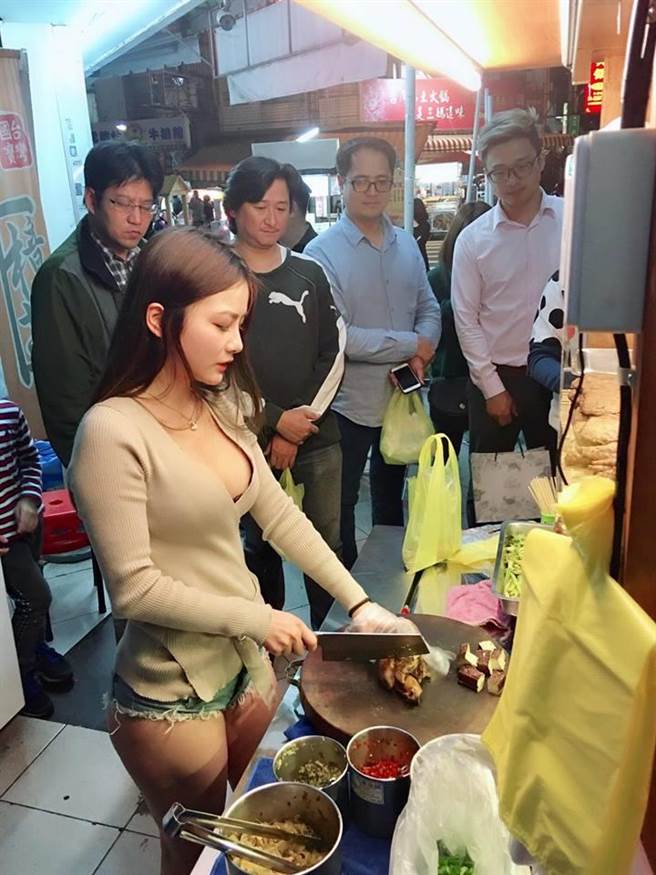 請身材火辣網紅當店長 鹵味攤排長龍