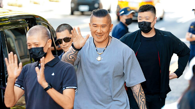 “館長”“斬賴狗頭”言論遭臺檢方復訊 交保15萬元 “館長”“斬賴狗頭”言論遭臺檢方復訊 交保15萬元