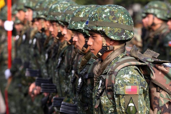 臺軍缺人 防務部門宣布明年續義務征兵9600人入營服役