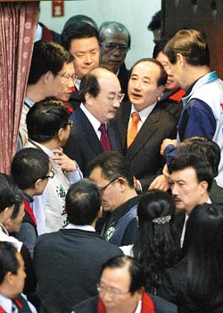 бP
ԺLƽУ18Rrɫ^mf{Gίռϯ_ЈԳfʧhïz