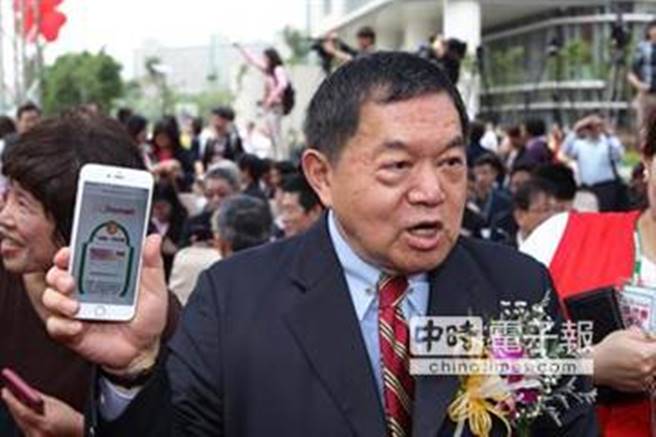 臺灣遠東集團旗下量販店愛買南雅店今（29）正式開幕，是該品牌全臺首家旗艦新概念店，遠東集團董事長徐旭東親自出席開幕儀式。