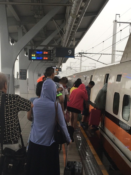 臺風襲臺：高鐵8日白天停駛多趟航班延誤或取消