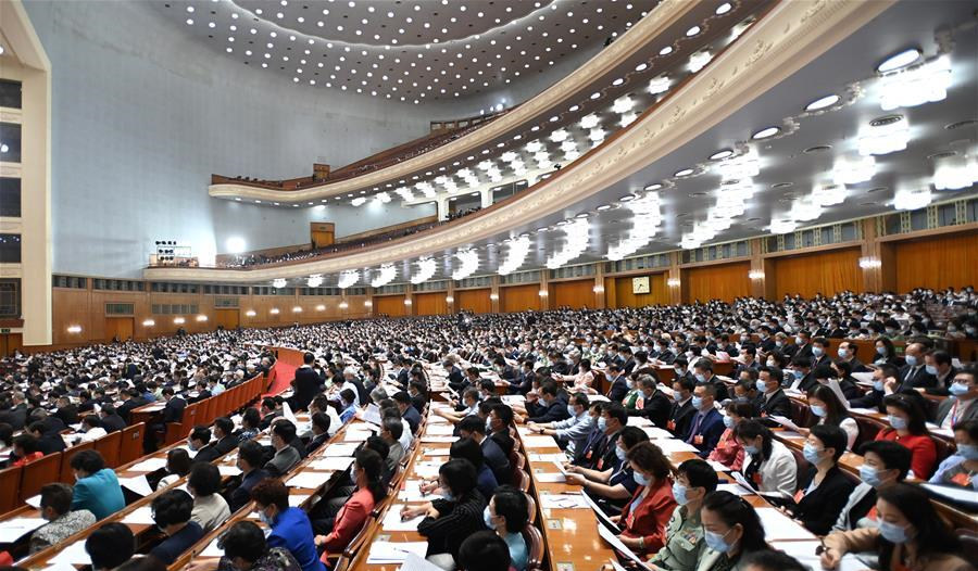 5月21日，中國人民政治協商會議第十三屆全國委員會第三次會議在北京人民大會堂開幕。這是委員們在認真聽會。 新華社記者 李學仁 攝