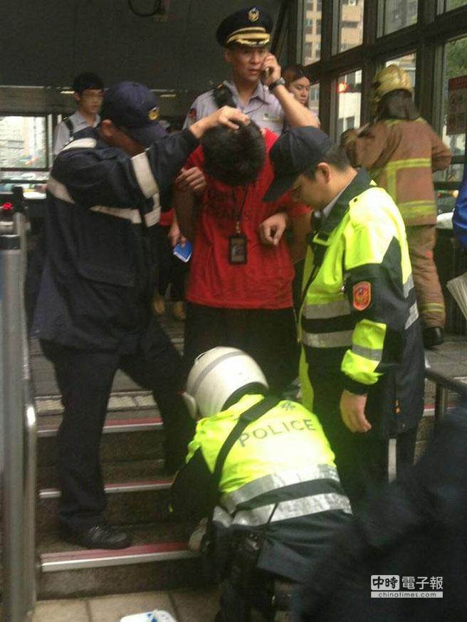 臺北地鐵發生砍人事件，警方逮捕嫌犯