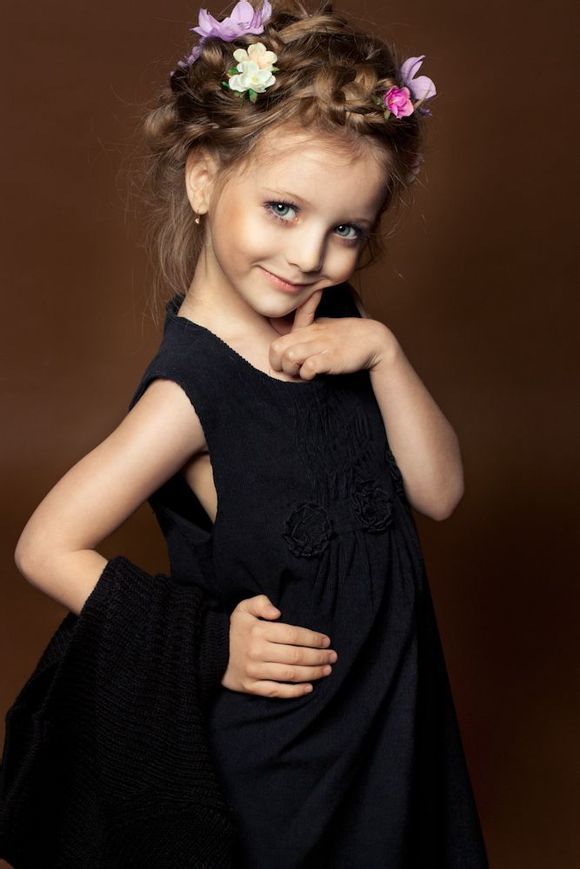 ˊʘӍ _˹}ͯģ(Angelina Kurkina)lһM,ƬСͰ׃,·`䷲g
