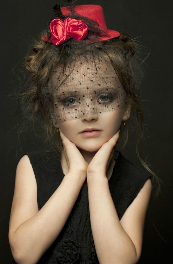 ˊʘӍ _˹}ͯģ(Angelina Kurkina)lһM,ƬСͰ׃,·`䷲g