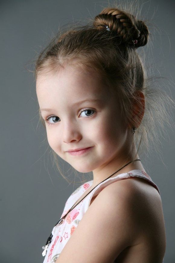 ˊʘӍ _˹}ͯģ(Angelina Kurkina)lһM,ƬСͰ׃,·`䷲g