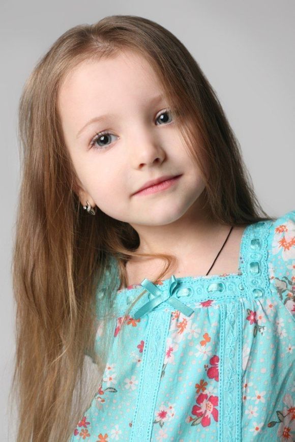 ˊʘӍ _˹}ͯģ(Angelina Kurkina)lһM,ƬСͰ׃,·`䷲g