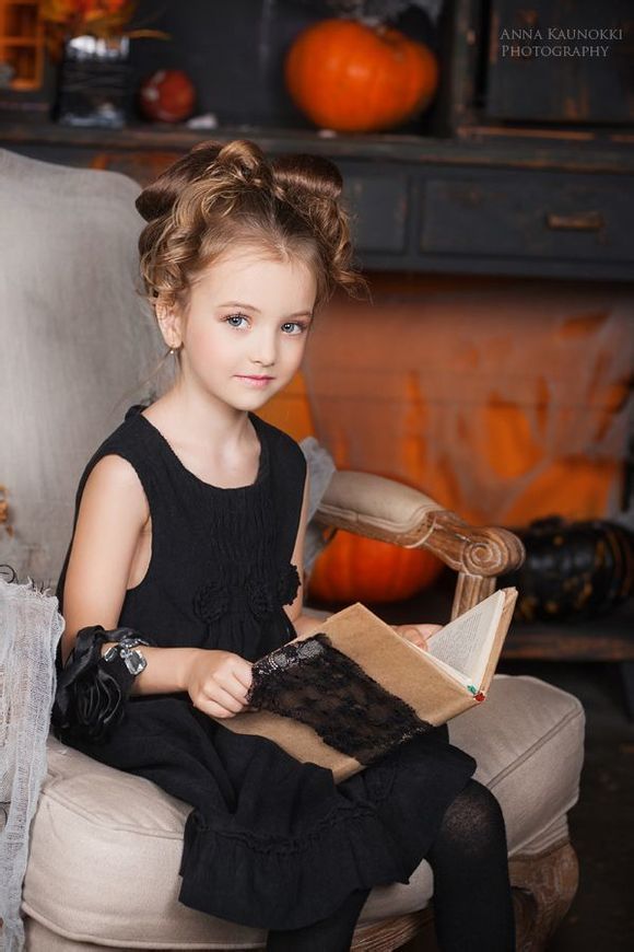 ˊʘӍ _˹}ͯģ(Angelina Kurkina)lһM,ƬСͰ׃,·`䷲g