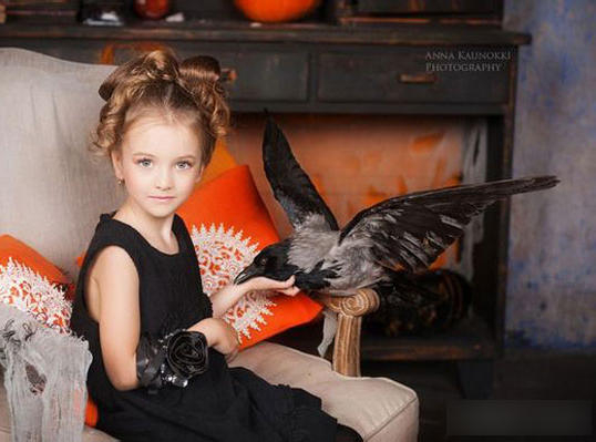 ˊʘӍ _˹}ͯģ(Angelina Kurkina)lһM,ƬСͰ׃,·`䷲g