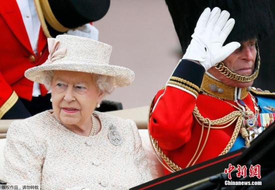 ؕrg2015613Ӣ؞cףɯŮQueen Elizabeth89qeӢذ׽hm_ӢŮɯ׶ʼҳɆT醱xʽӱСӳϯPFվɷÃ߅rӴȵı鶺Ц