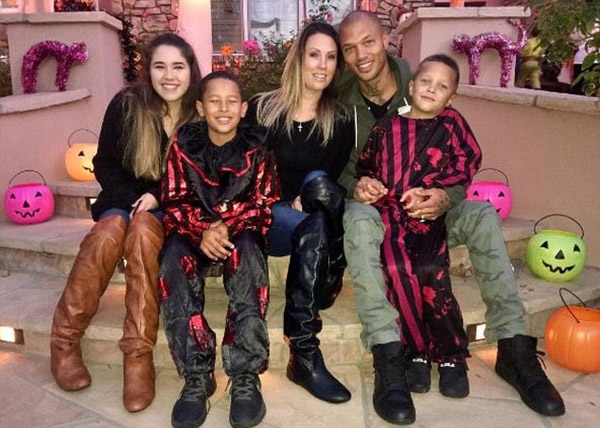 hWCψᵽ˂֮Ա@ӵһҲ͚Ȼ¿Ӣÿ]12Ոȫ֮QĽס׿˹(Jeremy Meeks )ѽ̝Mጷͼһcף