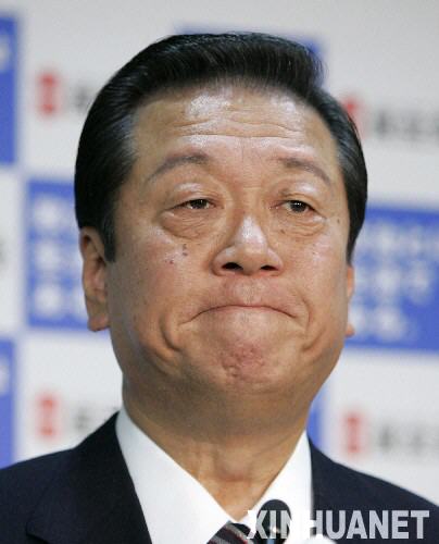 11月4日,日本最大的在野黨民主黨代表小澤一郎在位于東京的民主黨總部召開的緊急記者會上講話。小澤一郎在記者會上說,由于他與日本首相、執政的自民黨總裁福田康夫的會談引起政治混亂,他決定辭職,并已向民主黨干事長鳩山由紀夫提交辭呈。 新華社/路透