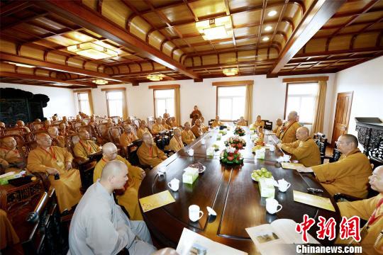 臺灣大崗山法脈百余人在浙江普陀山“尋根禮祖”