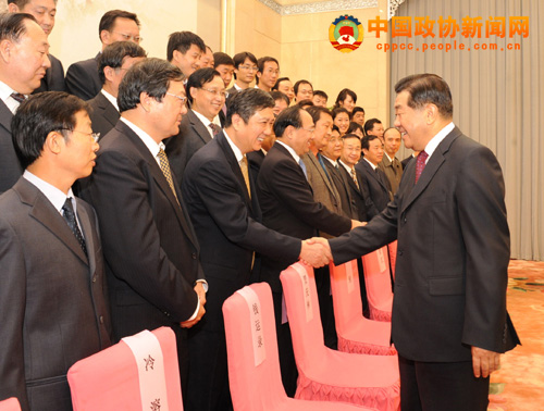 《人民政協重要文獻選編》出版座談會14日在京舉行。中共中央政治局常委、全國政協主席賈慶林會見了與會代表。 張海霞 攝