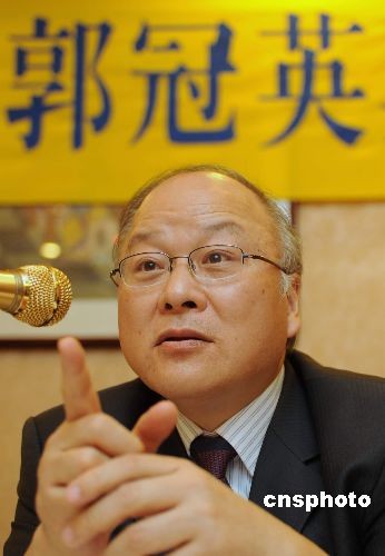 以筆名“范蘭欽”等發表多篇文章、在臺灣引發軒然大波的臺灣前駐外官員郭冠英六月三十日在洛杉磯強調:“我反對‘臺獨’,義無反顧!痹谌A人社團“海外興中會”的安排下,郭冠英此前在舊金山地區舉辦了演講會,郭冠英還在洛杉磯舉辦演講會,進一步闡述的自己的觀點和見解,隨后將啟程返臺。 中新社發 張煒 攝